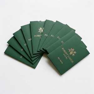 Fundas para Tarjetas de Hotel en Cartulina Mate Verde Bosque Intenso, Porta Tarjetas de Papel Sofisticados para Resorts de Montaña - Product Image 4