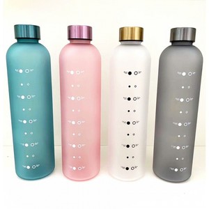 Bouteille d'eau en plastique givrée colorée à dégradé de couleurs pour le sport et la gym, idéale pour l'extérieur - Product Image 1