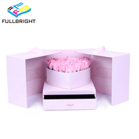 Boîte cadeau faite à la main belle fleur éternelle petite boîte de papier d'art rigide avec revêtement UV logo personnalisé conception créative pour fleurs