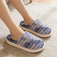 Commande en gros – Nouveauté Hiver : Chaussons Doux Ombrés pour Femme, Effet Dégradé Orange, en Peluche Moelleuse, EVA et PVC, Certifiés BSCI – Livraison 30-60 Jours