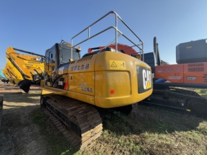 Gebrauchter CAT 329D2 30-Tonnen-Raupenbagger, schwere Baumaschine aus zweiter Hand zu verkaufen. - Product Image 2