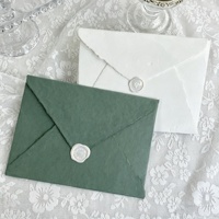 Enveloppes faites à la main à bords festonnés, papier coton personnalisé vert sauge et blanc, papeterie de luxe pour envoi postal, enveloppes pour cartes de vœux