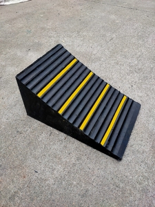 ทางลาดยาง kerb ทางลาดสำหรับรถยนต์ที่ขับเคลื่อนด้วยถนนที่เคลื่อนที่ได้มีความปลอดภัยสูง - Product Image 2