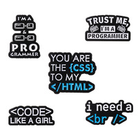Código como una chica programador código letra Metal broche computadora IT programación bolsa recuerdo alfabeto esmalte suave solapa Pin