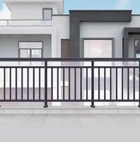 Rampe à lattes horizontales en acier inoxydable sur mesure pour passage piétonnier, escalier, gris simple, grande taille, extérieur, villa, jardin