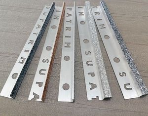 Perfil de ajuste de azulejo de borde cuadrado de aluminio de superficie plateada brillante de alta calidad Protección de esquina de pared en forma de L - Product Image 1