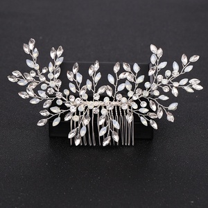 Vente en Gros d'Usine : Accessoires de <span class=keywords><strong>Cheveux</strong></span> de Mariage Argentés en Perles et Cristaux pour <span class=keywords><strong>Mariée</strong></span>, Peignes à Fleurs et Parures de Tête pour Femme - Product Image 1