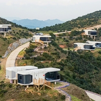 Maison capsule moderne entièrement meublée, pod modulaire démontable avec salle de bain pour projet hôtelier de station balnéaire