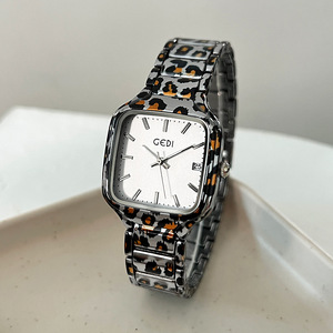 La montre Gadi Leopard Print Steel Band Small Sugar Cube avec un grand cadran pour femme est un luxe léger - Product Image 4