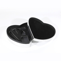 Boîte cadeau personnalisée de luxe en cuir PU blanc en forme de cœur avec insert en mousse pour ensemble cosmétique, parfum et soins de la peau