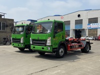 Howo 4x2 crochet bras camion de collecte des ordures 7cbm bras rouleau déchets camion de transport des ordures camion benne à ordures