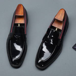 Mocassins en cuir de vache de haute qualité tendance, chaussures de bureau pour hommes, chaussures décontractées noires brillantes, chaussures de créateur pour hommes, chaussures habillées à enfiler - Product Image 6