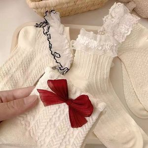 Chaussettes en dentelle blanches crémeuses pour femmes, absorbant la sueur, mi-mollet, élégantes, style Lolita, en coton - Product Image 1