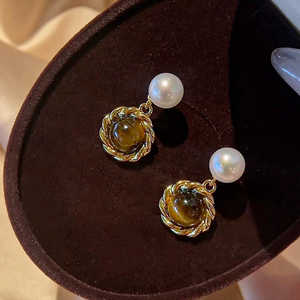 Pendientes WENCHI 1587 de Piedra Ojo de Tigre y Perla Natural Ligera - Shopify - Product Image 1