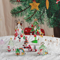 Décoration de maison de table d'arbre de Noël en verre de 5.71 pouces avec des accessoires colorés Cadeaux de Noël Ornement d'arbre en verre de cristal en vrac