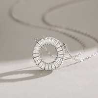 Elegante Collar de Plata S925 con Círculo Hueco, Collar con Colgante Texturizado de Plata de Ley 925