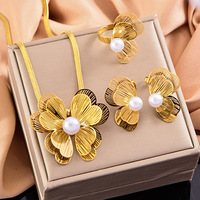 Ensemble de bijoux en trois pièces en acier inoxydable ajouré, style boutique, papillon, luxe léger, zircon de haute qualité, perle