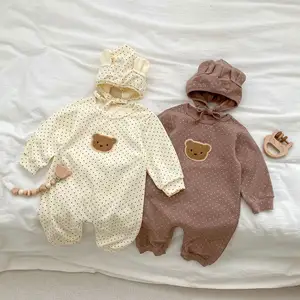 Весенняя одежда для малышей 2023, комбинезон с милым маленьким медведем для маленьких мальчиков и девочек, пушистое пальто с длинным рукавом и загнутыми круглыми углами в горошек