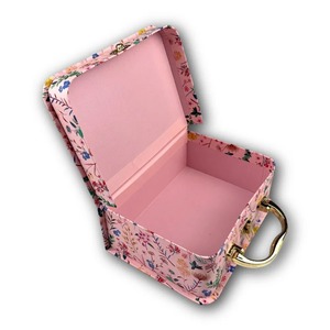กล่องของขวัญกระดาษแบบมีหูหิ้ว ปรับแต่งได้ตามความต้องการ - Product Image 4