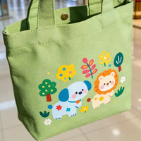 L'usine vend un nouveau lot de sacs en toile de coton et de lin, tendance, recyclables, petits et mignons, pour le shopping et les cadeaux.