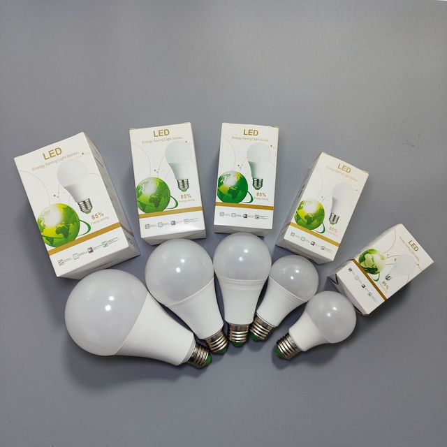 High Quality 9W A60 B22 E27 LED Light Bulb White Indoor Lighting For Home Use AC Powered