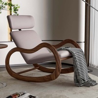 Fauteuil à bascule moderne de designer, fauteuil inclinable de loisirs en teck doré fait main pour salon, allaitement et lecture