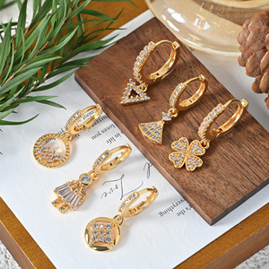 <span class=keywords><strong>Orecchini</strong></span> <span class=keywords><strong>a</strong></span> Cerchio con Pendente <span class=keywords><strong>a</strong></span> <span class=keywords><strong>Cuore</strong></span> Placcati in Oro 18K, <span class=keywords><strong>Orecchini</strong></span> con Charm d'Amore in Zirconia Cubica, Gioielli Romantici da Donna, Brincos Para Mulheres - Product Image 4