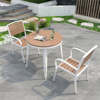 Ensemble de table et chaises de salle à manger d'extérieur en bois et plastique, moderne, durable, résistant à l'eau, pour petits espaces, villa de plage