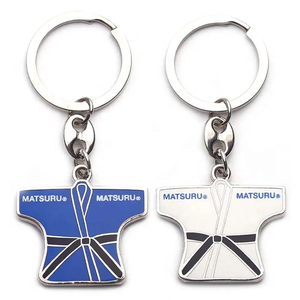 Disponibile stampo Souvenir regali personalizzato costume da Judo smalto duro Judo uniforme <span class=keywords><strong>portachiavi</strong></span> in metallo argento <span class=keywords><strong>con</strong></span> testo di stampa - Product Image 1