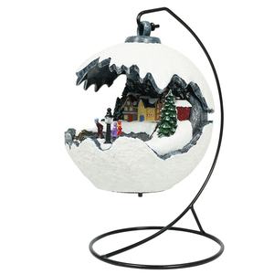 Nouvelle arrivée : Figurine <span class=keywords><strong>de</strong></span> village <span class=keywords><strong>de</strong></span> Noël en résine en forme <span class=keywords><strong>de</strong></span> boule lumineuse suspendue avec musique – VILLAGE <span class=keywords><strong>DE</strong></span> NOËL - Product Image 5