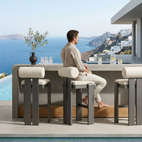Taburete de Bar Arquitectónico de Aluminio YORLLA con Respaldo Acolchado, Silla Alta Impermeable para Exteriores, Ideal para Resorts de Lujo Junto a la Piscina