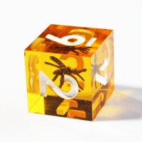 LuxeRoll 7Pcs Amber Mosquito Inlaid Resin DND Dice Set Polyhedral Dice Angka Putih untuk Koleksi Permainan Papan TRPG Dadu DND