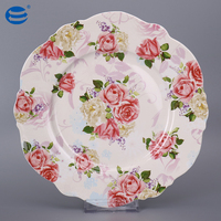 Assiette en porcelaine de haute qualité à motif rose et bordure découpée, vaisselle en porcelaine pour mariage