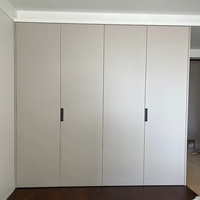 Armoire de chambre intégrée sur mesure, armoire de rangement grande capacité avec compartiments organisés pour studios et appartements résidentiels