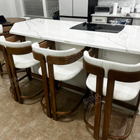 Ensemble de table et de chaises de salle à manger en bois massif de qualité supérieure avec finition lisse, tissu haut de gamme et design fonctionnel, idéal pour les maisons