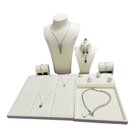 Supports de présentation de bijoux de haute qualité, personnalisables, en microfibre beige, pour colliers, bagues et boucles d'oreilles