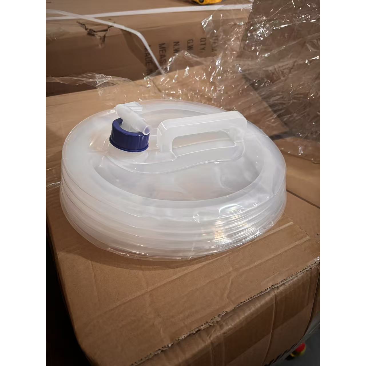 Seau à eau portatif avec robinet - 10 litres