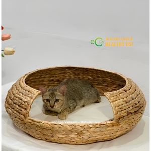 Cama Ecológica para Gatos Tejida con Jacinto de Agua – Nido Portátil para Mascotas de Interior - Product Image 1