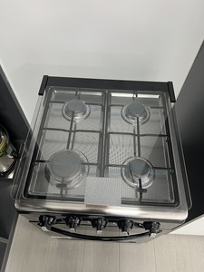 Cucina a <span class=keywords><strong>Gas</strong></span> professionale e forno con Grill - 4 fuochi 50*50 acciaio inossidabile Freestanding/commerciale per ristorante e Hotel - Product Image 3