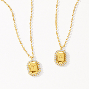 <span class=keywords><strong>Collana</strong></span> Nagosa Personalizzata <span class=keywords><strong>con</strong></span> Ciondolo a Targhetta in Argento Sterling 925 Vermeil in Oro 18k e <span class=keywords><strong>Lettera</strong></span> <span class=keywords><strong>Iniziale</strong></span> <span class=keywords><strong>con</strong></span> Pavé di Zirconi Cubici Segno Zodiacale - Product Image 6