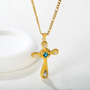 Collier pendentif croix classique en acier inoxydable plaqué or PVD 18 carats, serti de zircon, pour femmes et filles - Product Image 3