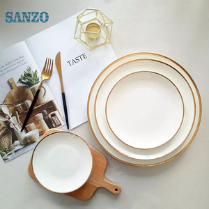 <span class=keywords><strong>Set</strong></span> di <span class=keywords><strong>piatti</strong></span> per stoviglie in porcellana Bone China con bordo in ceramica bianca - Product Image 2