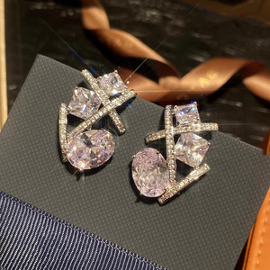 Orecchini Chopard con Diamanti in Oro Bianco, Taglio Ovale, Certificati GIA, Gioielli di Lusso da Donna per Matrimonio - Product Image 3