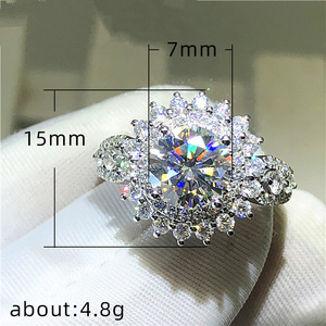 Anello Nuziale di Lusso per Donne, Elegante Gioiello Scintillante da Dito - Product Image 4