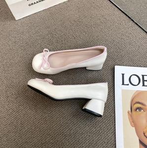 <span class=keywords><strong>Scarpe</strong></span> da ufficio eleganti Mary Jane con <span class=keywords><strong>tacco</strong></span> <span class=keywords><strong>medio</strong></span> quadrato <span class=keywords><strong>scarpe</strong></span> singole da <span class=keywords><strong>donna</strong></span> con suola morbida <span class=keywords><strong>argento</strong></span> - Product Image 4