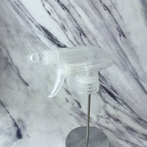 Boquilla de Pulverización Universal para Jardín con Botella de Plástico - Pulverizador de Agua para el Hogar - Product Image 2