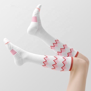 Femmes <span class=keywords><strong>Fantaisie</strong></span> Coloré Gym Elite Athlétique Sauter Courir Bas <span class=keywords><strong>Chaussettes</strong></span> Cyclisme Sport Compression Genou <span class=keywords><strong>Chaussettes</strong></span> Hautes - Product Image 2