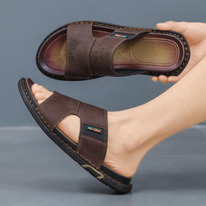 Sandalias de exterior para hombre, antideslizantes para baño, con suela gruesa y acolchada, pantuflas suaves para el hogar. - Product Image 6