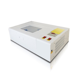 Graveur de médailles pour animaux de compagnie à <span class=keywords><strong>prix</strong></span> avantageux sur médaille pour chien Machine de gravure laser 3020 avec table en nid d'abeille - Product Image 3