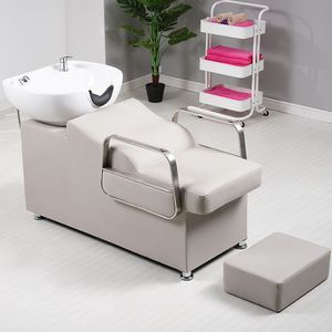 Unidad de lavado de cabello para salón de belleza con lavacabezas inclinable de cerámica y asiento ajustable - Product Image 4